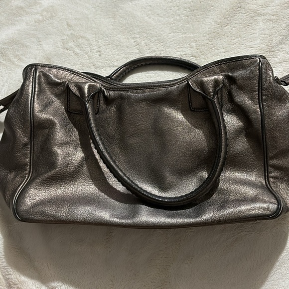 Silver/Gray Salvatore Ferragamo shoulder bag. - Picture 3 of 4